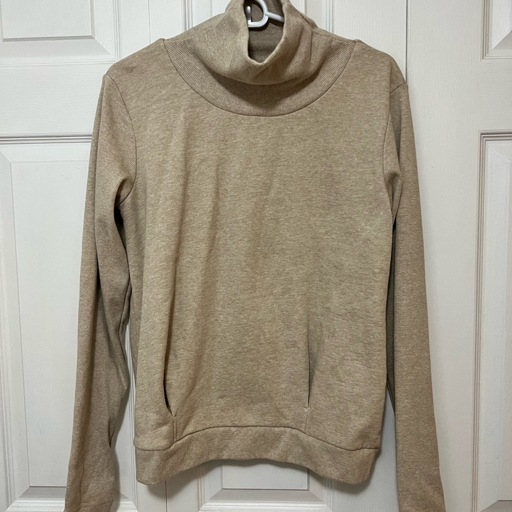 ALO yoga turtleneck sweatshirt | Size medium | color tan
